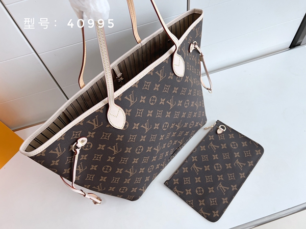 ルイヴィトンバッグ背面デザイン